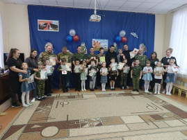 Торжественное открытие Года защитника Отечества в нашем саду Торжественное открытие Года защитника Отечества в нашем саду.